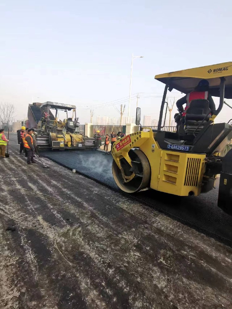 鄭州瀝青路面在公路施工過程中的施工工藝要點